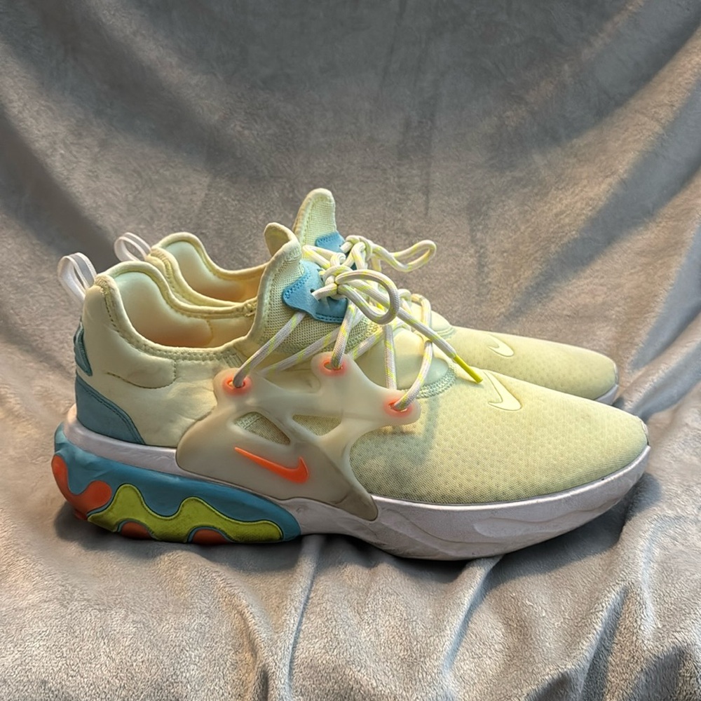 Men’s Nike react size 13